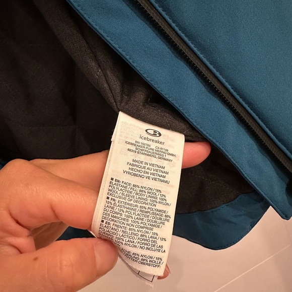Icebreaker MarinoLOFT Teal windbreaker Jacket with Black Interior - Picture 8 of 8